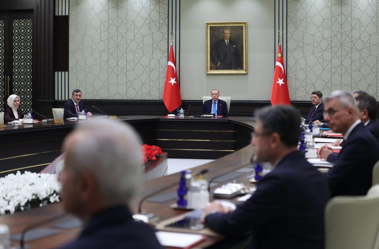 Cumhurbaşkanı Recep Tayyip Erdoğan, Cumhurbaşkanlığı Külliyesi'nde Kabine Toplantısı'na başkanlık etti.