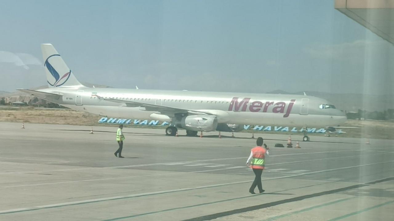 Meraj Havayollarına ait uçak, Van Ferit Melen Havalimanı'na indi.