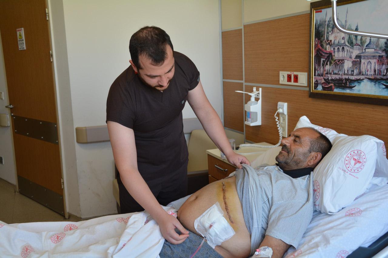 Hastanın böbreğinden 23 santimlik kist çıkarıldı.
