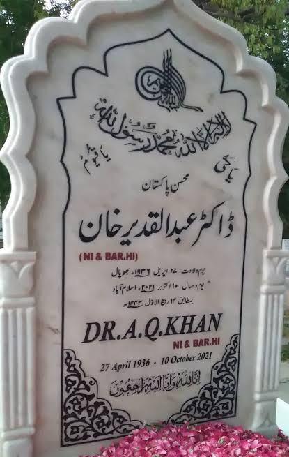 Abdul Qadeer Khan'ın mezar taşı