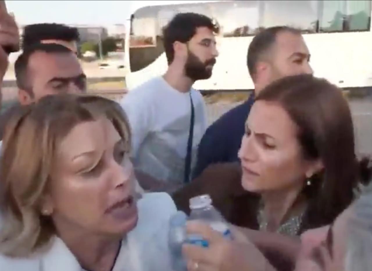 Asu Kaya kendisine uzatılan suyu reddetti