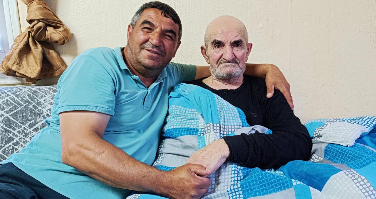 6 yıldır felçli babasına bakıyor.