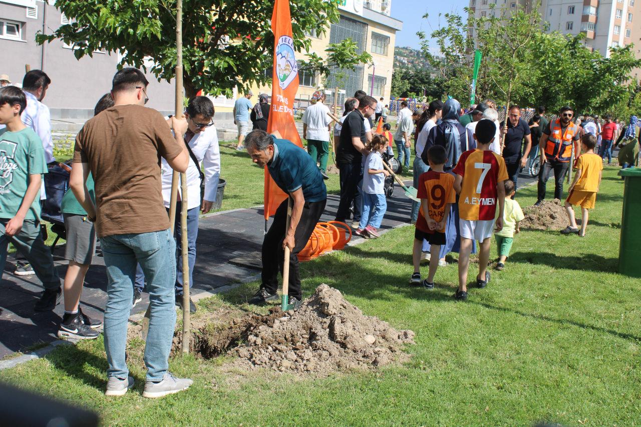 Kayserili hekimler, Gazzeli çocuklar için fidan dikti