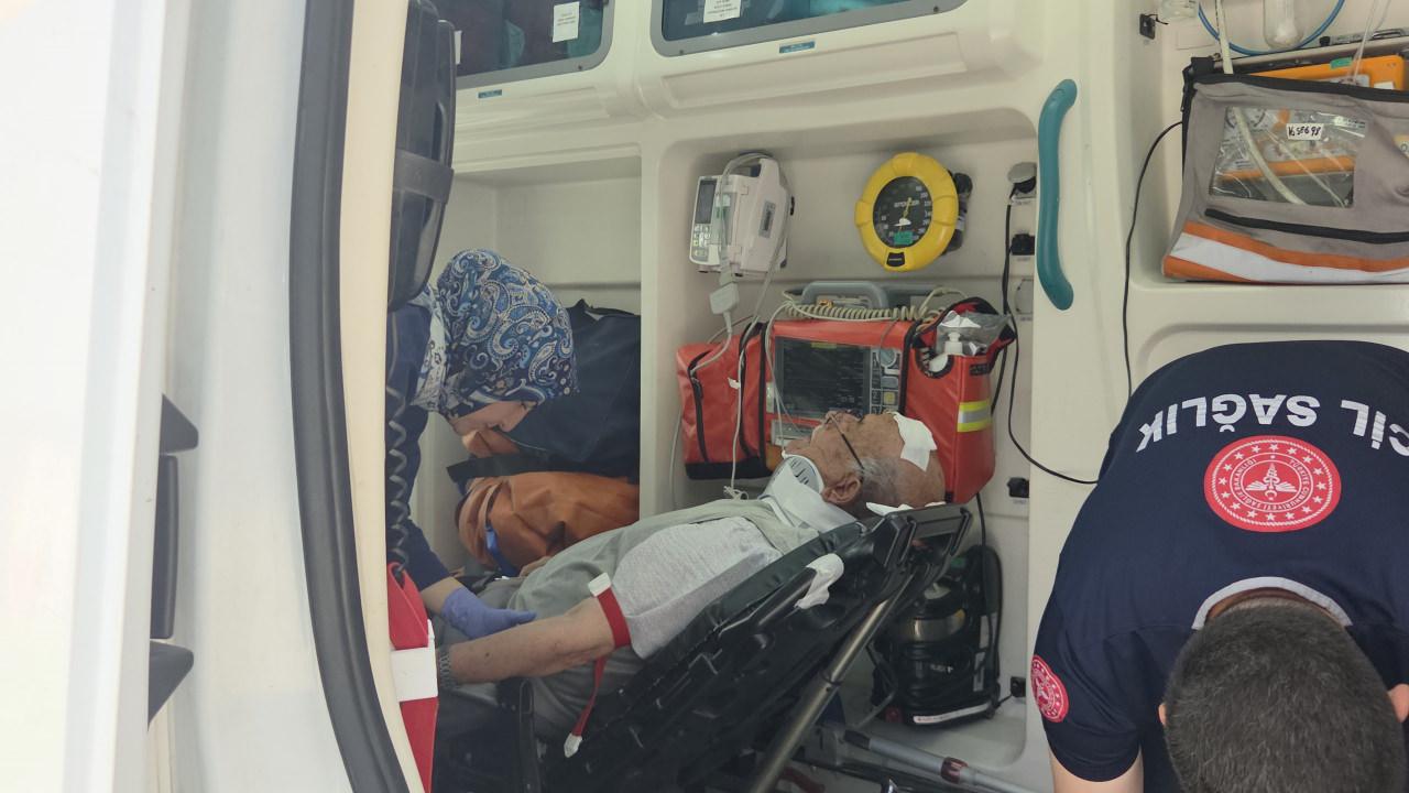 Sürücüye ambulansta yapılan müdahaleden görüntü