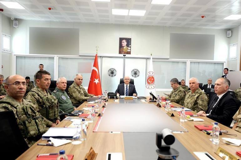 Bakan Güler ile komuta kademesi, İran hududundaki askeri birliklerde inceleme ve denetlemelerde bulunmak üzere Van'a gitti.