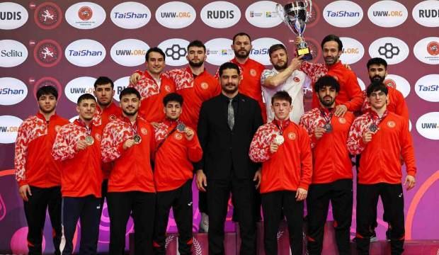 Savaş nedeniyle mahsur kalmışlardı: G&uuml;reş takımından haber var