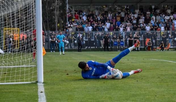 S&uuml;per Lig devine 2004'l&uuml; milli kaleci! 