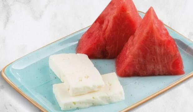 Yaz sofralarının favori ikilisi artık geçmişte kaldı! Uzmanlar uyardı: Karpuz peynir yerine...