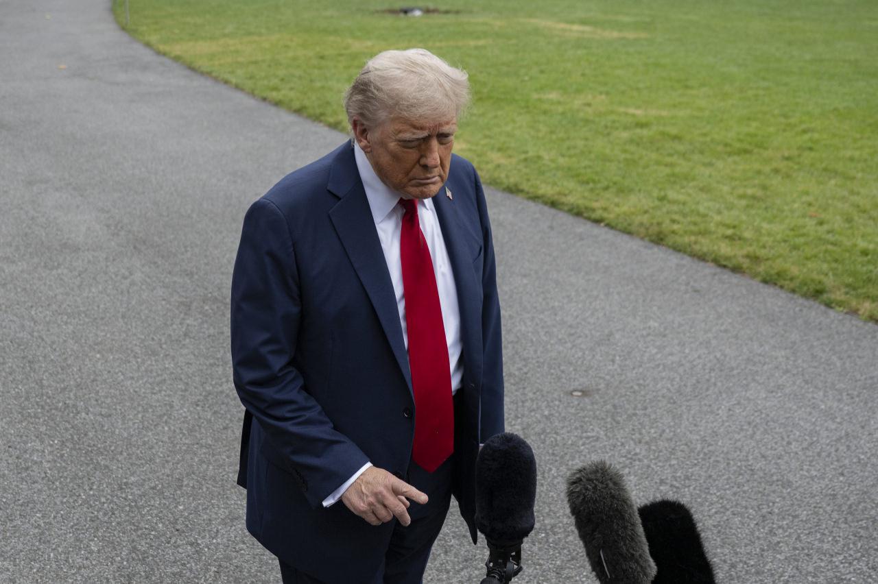 ABD Başkanı Donald Trump, Washington DC'deki Beyaz Saray'dan Kanada'nın Calgary kentine gitmek üzere ayrıldı.