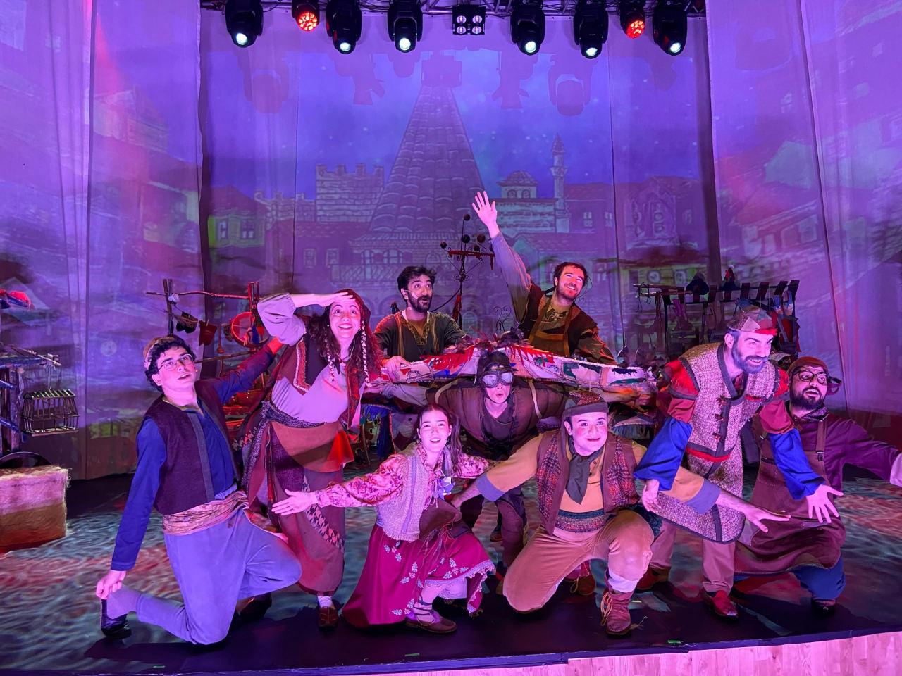 Gaziantep Şehir Tiyatrosu ekibinin performansı ödülle taçlandırıldı. 