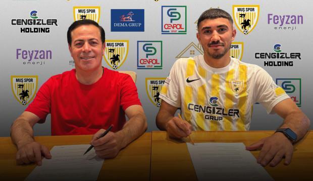 22'lik orta saha memleketinin takımına imza attı!