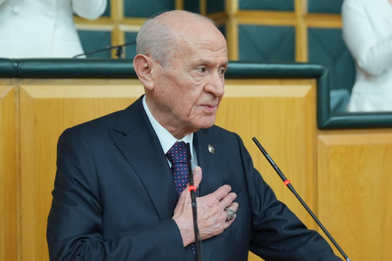 Bahçeli, partilileri selamlayarak konuşmasına başladı. 