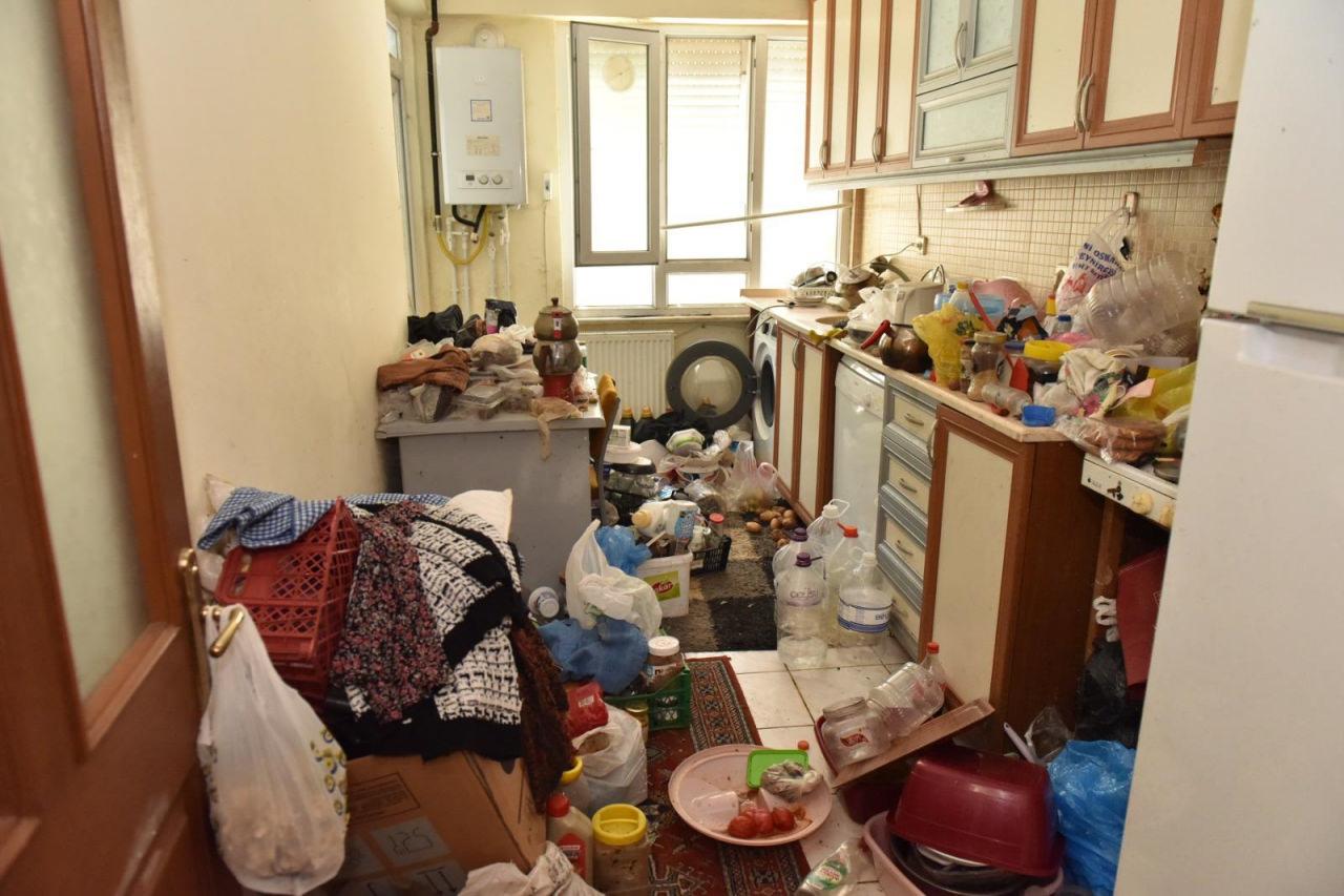 6 katlı binadan bu kez 20 kamyon çöp çıktı