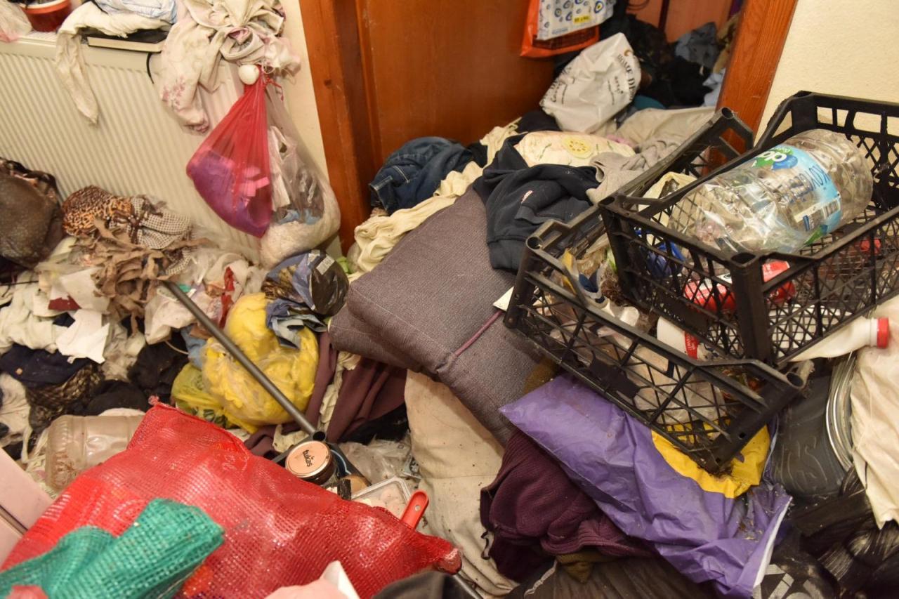 6 katlı binadan bu kez 20 kamyon çöp çıktı