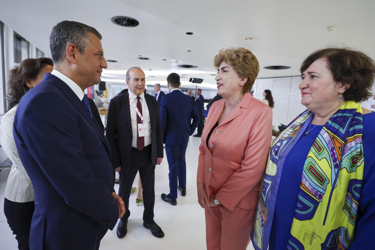Özgür Özel, Brüksel'de toplantıya katıldı.