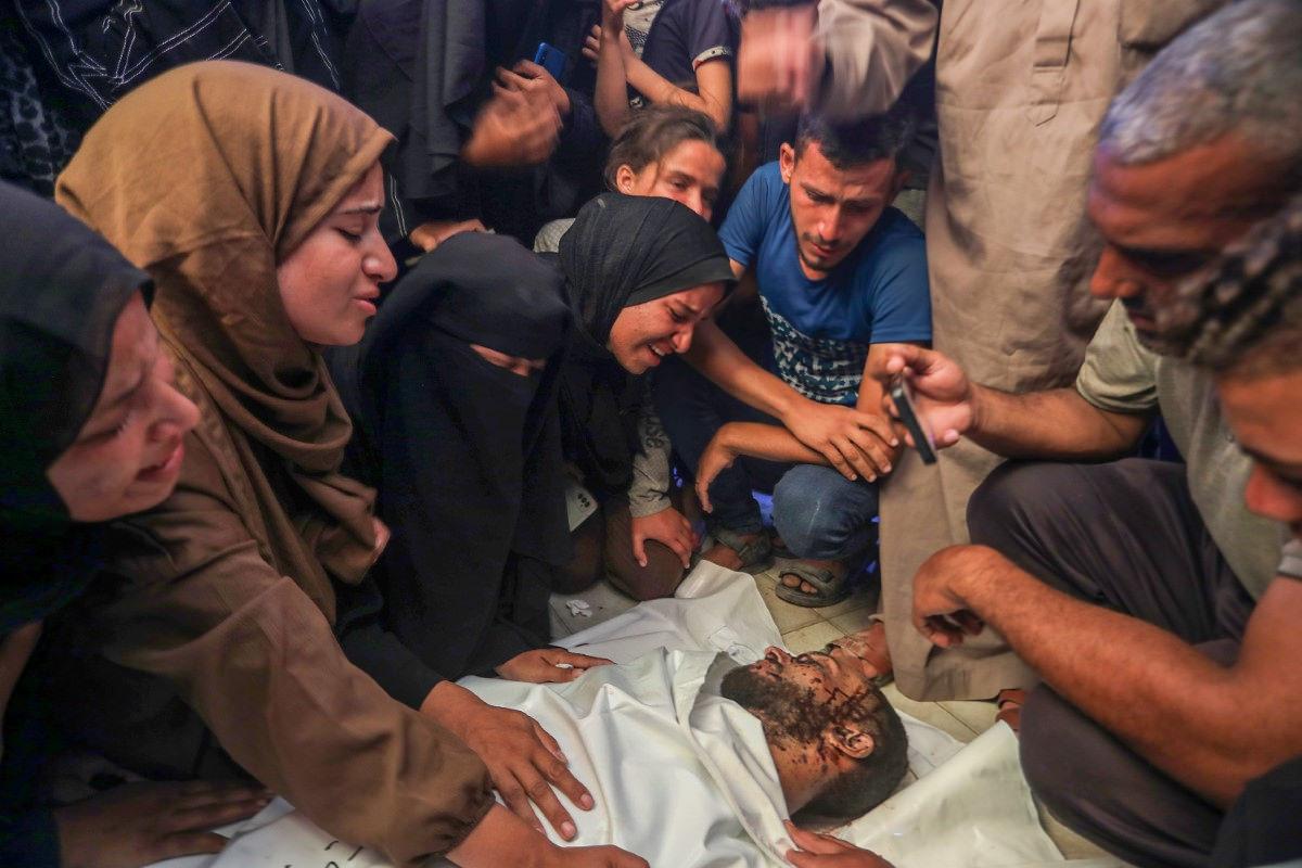  İsrail'in Gazze'ye saldırılarında yardım bekleyenlerin de olduğu 37 kişi hayatını kaybetti