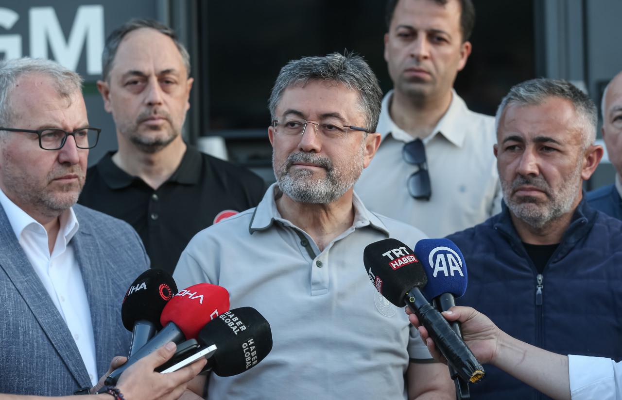 Tarım ve Orman Bakanı İbrahim Yumaklı, Bilecik'te yangının devam ettiği bölgede, gazetecilere açıklamalarda bulundu.