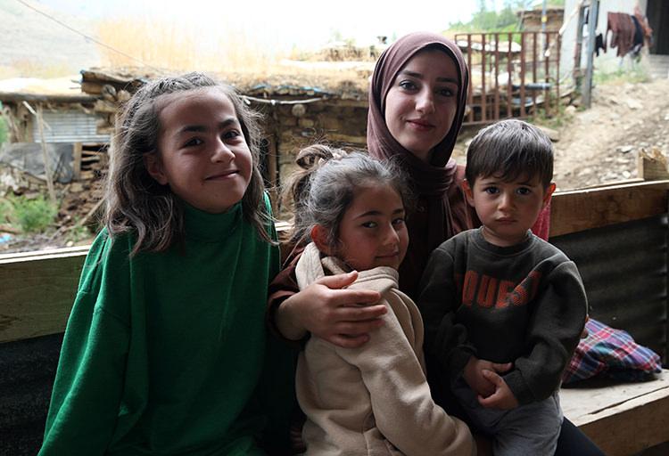 Yeni seçilen kadın muhtar, köyüne hizmet için kolları sıvadı