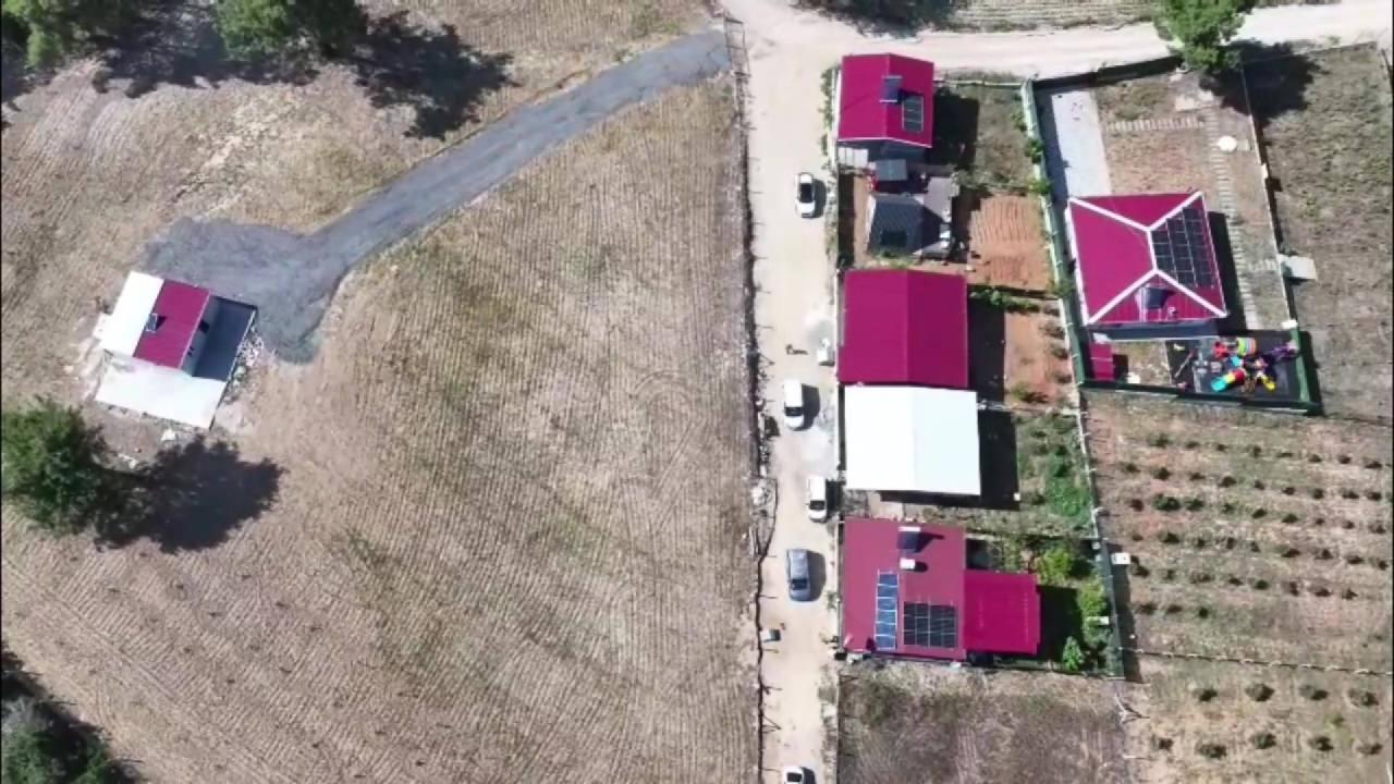 Örgüt liderinin kırsalda kurduğu çiftlik evi. 