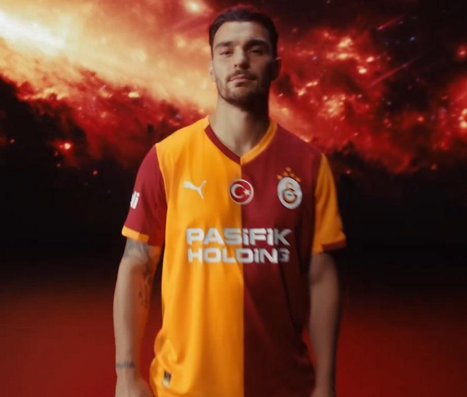 Kaan Ayhan forma tanıtımında yer aldı