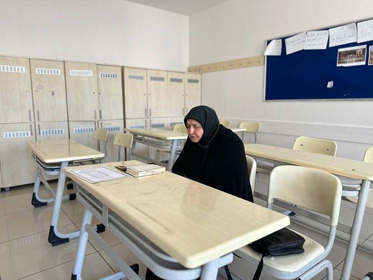 İstanbul'da yaşayan 78 yaşındaki kadın imam hatip lisesini bitirip hafız oldu