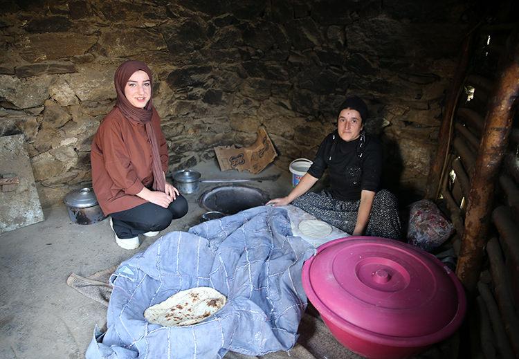 Yeni seçilen kadın muhtar, köyüne hizmet için kolları sıvadı