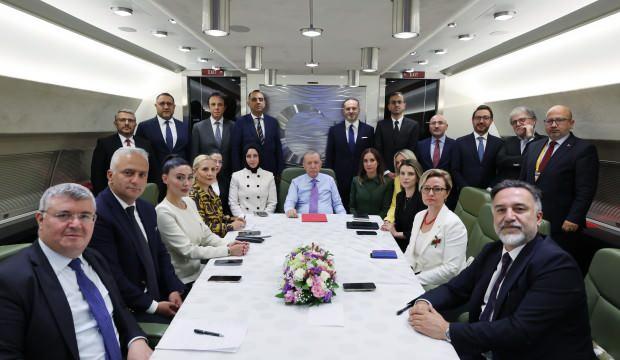 CHP'deki savaşa Cumhurbaşkanı Erdoğan'dan ilk yorum: Ürkmemek elde değil