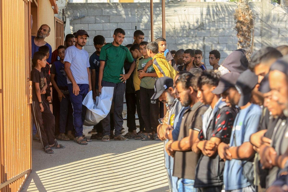  İsrail'in Gazze'ye saldırılarında yardım bekleyenlerin de olduğu 37 kişi hayatını kaybetti