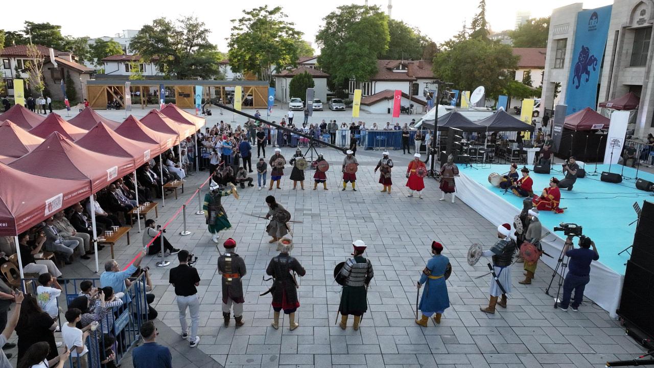 Program, vatandaşların da katılımıyla coşkuyla kutlandı. 