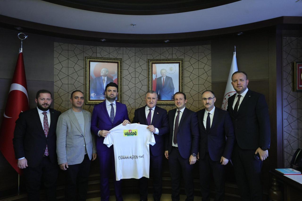 Gençlik ve Spor Bakanı Osman Aşkın Bak, Bursaspor'u ziyaret etti