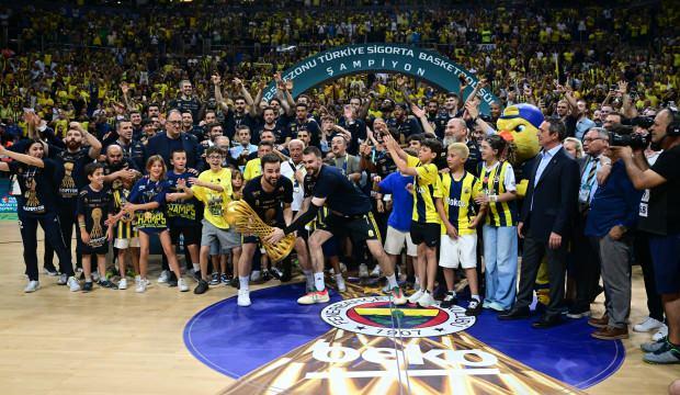 Fenerbahçe ayrılığı şampiyonluk kutlanırken açıkladı