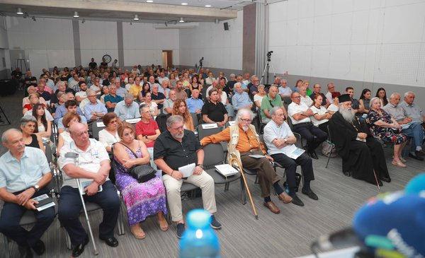 Güney Kıbrıs'ta Türklere karşı Kilise'de düzenlenen oturum