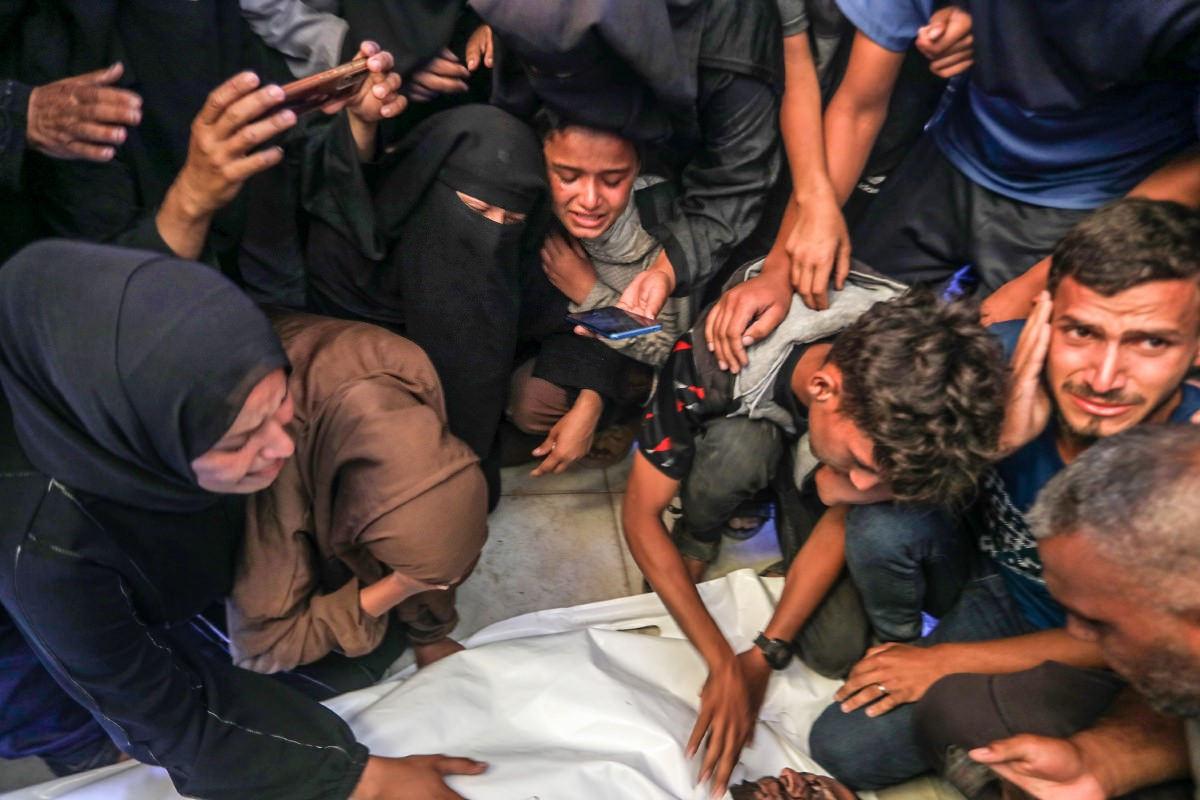  İsrail'in Gazze'ye saldırılarında yardım bekleyenlerin de olduğu 37 kişi hayatını kaybetti