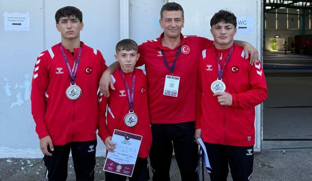 Milli güreşçi, Rus rakibini yenerek Avrupa şampiyonu oldu
