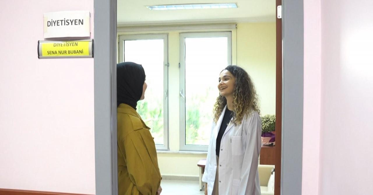 Uzmanlar sıcak havalarda beslenmeye dikkat edilmesi konusunda vatandaşları uyarıyor. 
