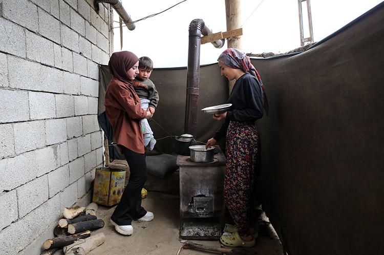 Yeni seçilen kadın muhtar, köyüne hizmet için kolları sıvadı