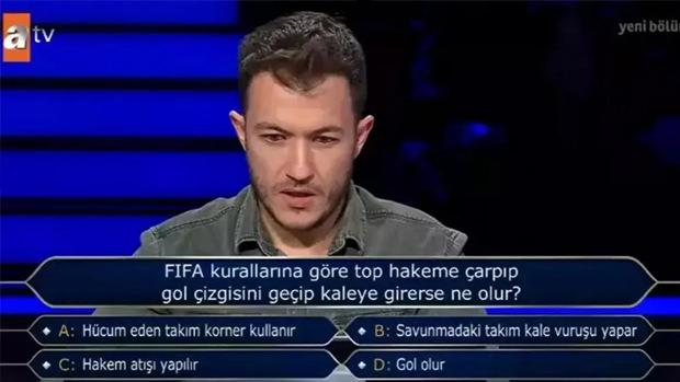 FIFA kurallarına göre top hakeme çarpıp gol çizgisini geçip kaleye girerse ne olur