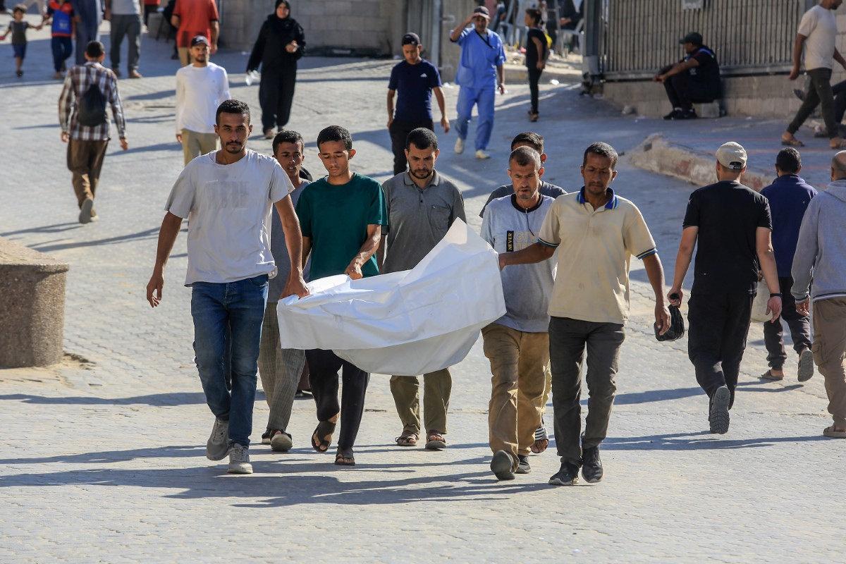  İsrail'in Gazze'ye saldırılarında yardım bekleyenlerin de olduğu 37 kişi hayatını kaybetti