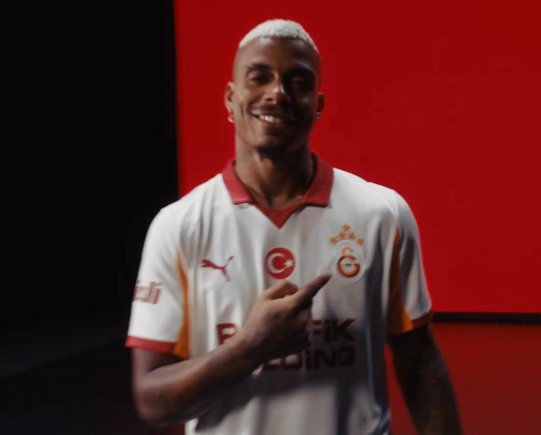 Galatasaraylı Mario Lemina forma tanıtımında yer aldı