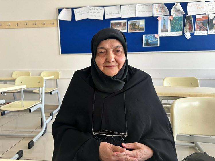 İstanbul'da yaşayan 78 yaşındaki kadın imam hatip lisesini bitirip hafız oldu