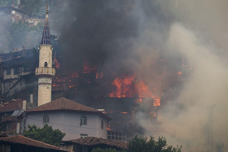 Ödemiş'teki yangında çok sayıda ev alevlere teslim olmuştu