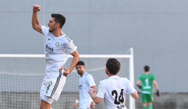 3 yılını Galatasaray'da geçirdi, 2 kez şampiyon oldu: 37 yaşında 3. Lig'de