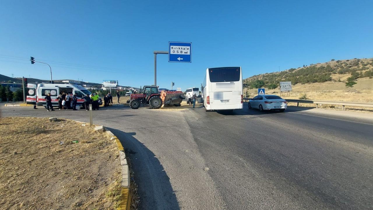 Kırıkkale'de yolcu otobüsü ile traktör çarpıştı.