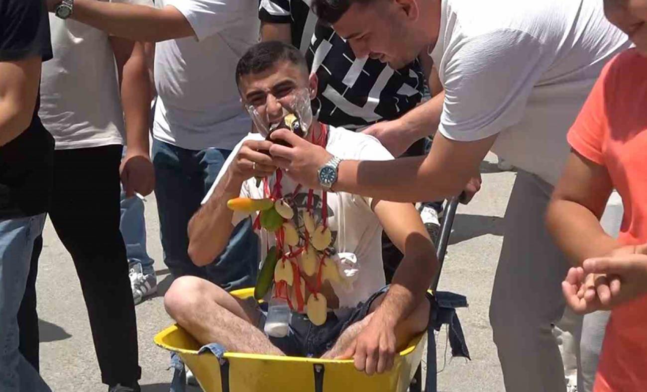 Bu nasıl gelenek dedirtti: Bursa’da damada düğün öncesi yapmadıklarını bırakmadılar!