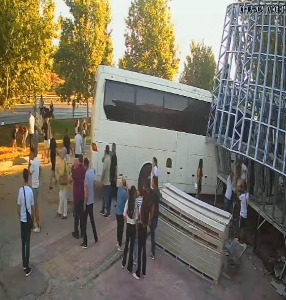 Yolcuların araçtan çıktıkları görüntü