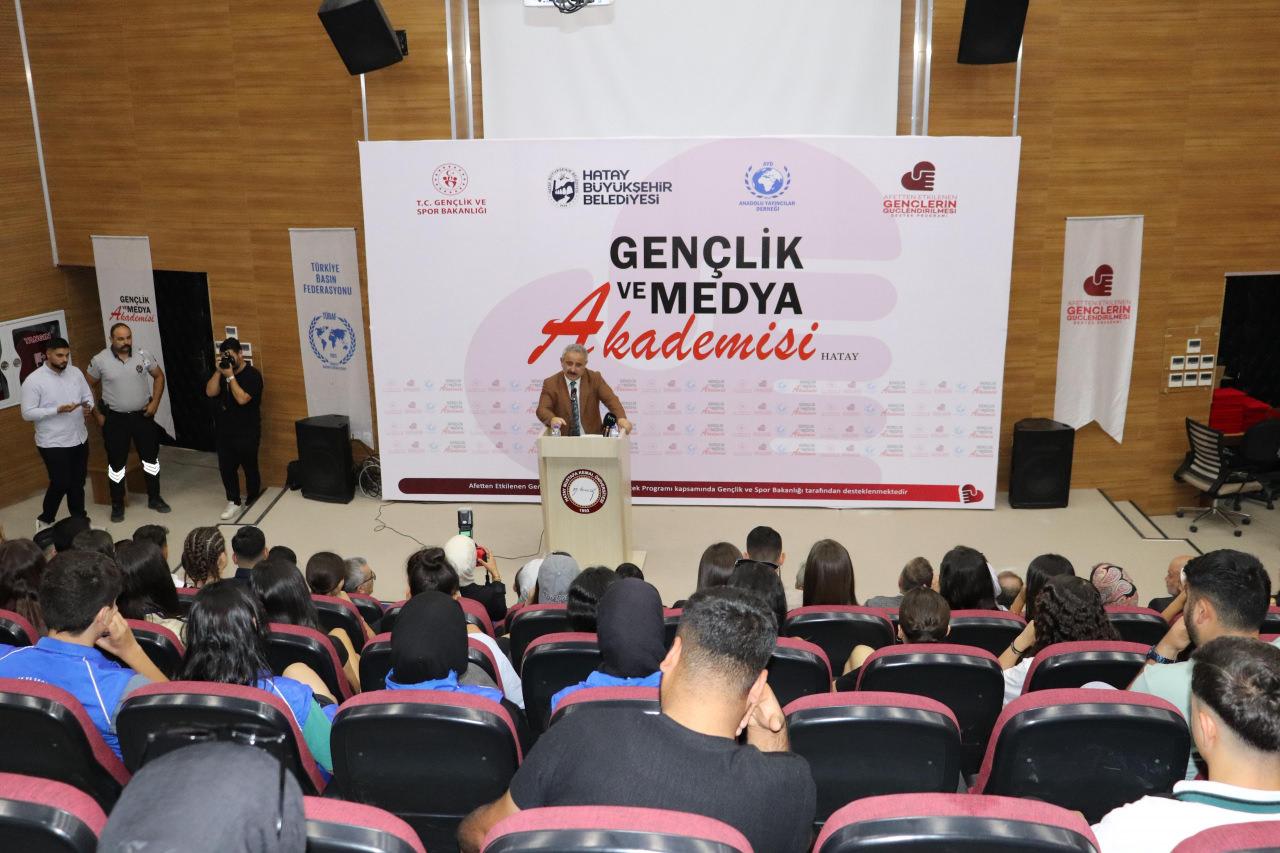 Türkiye Basın Federasyonu Genel Başkanı Sinan Burhan, programda konuşma yaptı.