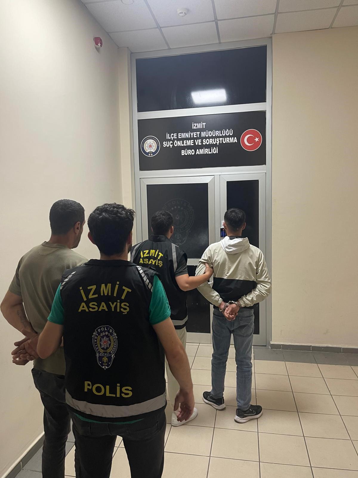 Üç şüpheli yakalanarak gözaltına alındı.