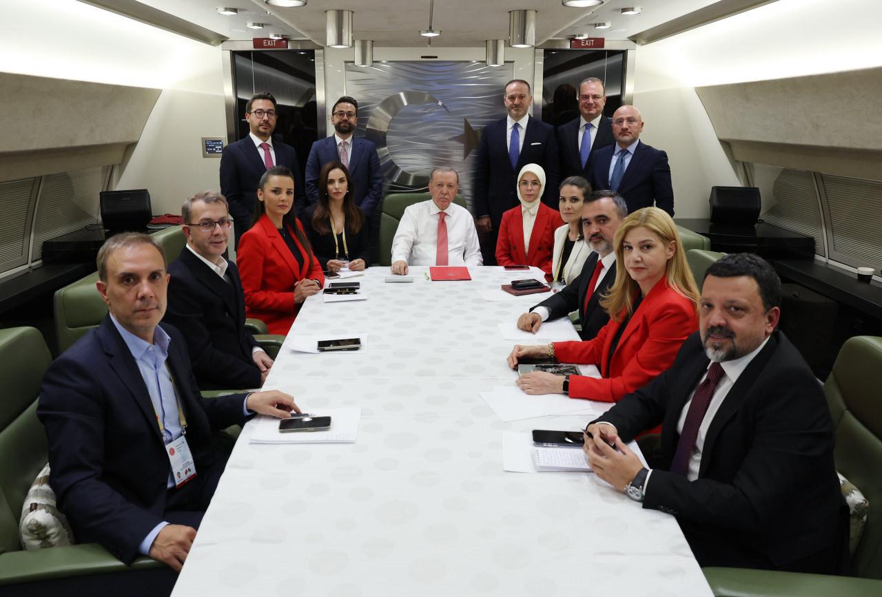 Erdoğan, Azerbaycan ziyaretinin ardından uçakta gazetecilerin sorularını yanıtladı.