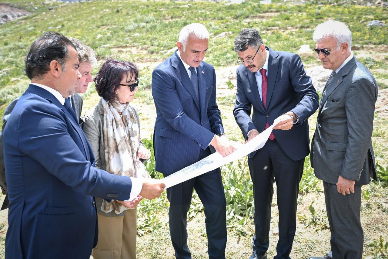 Kültür ve Turizm Bakanı Ersoy'un Cilo Dağı'ndaki görüntüsü