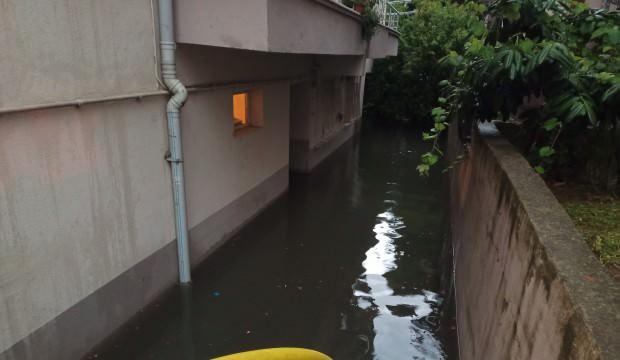 Samsun'da sağanak hayatı felç etti! Evler su doldu